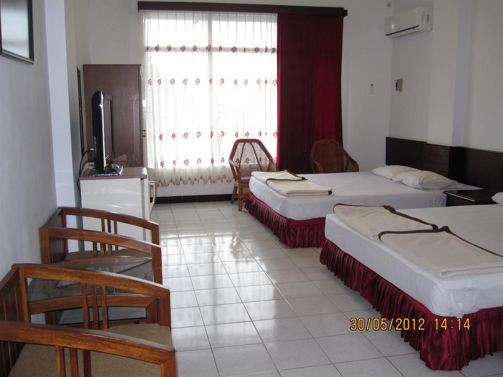 Hotel Santosa Malang Zimmer foto